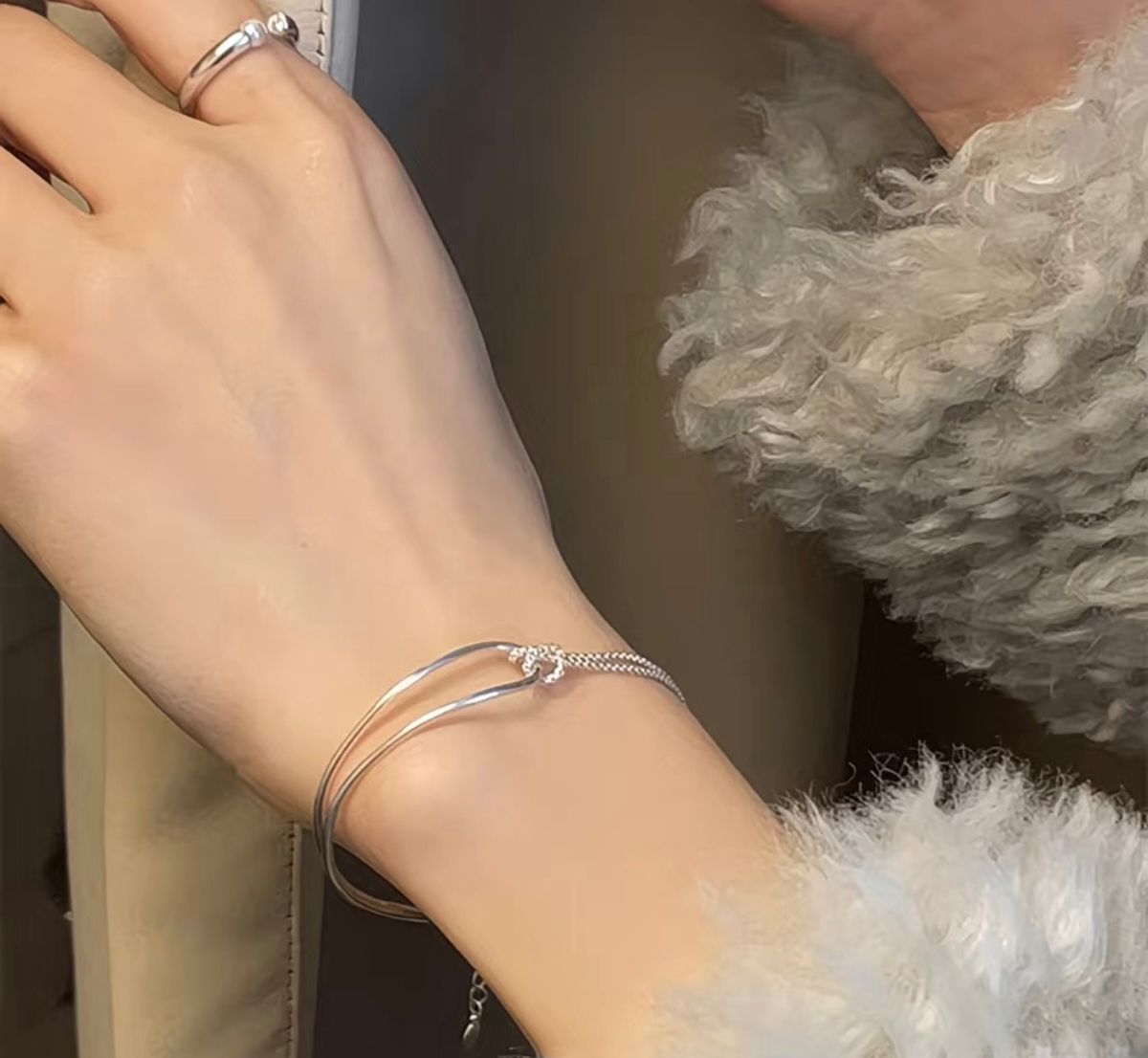 دستبند نقره عیار ۹۲۵ مدل نیم النگو گره دار طرح ۲۰۲۶ کد۱۰۱