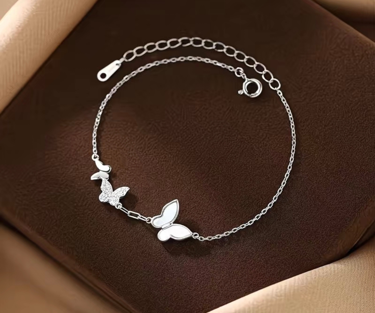 دستبند نقره عیار ۹۲۵ طرح پروانه مدل ۲۰۲۶ 