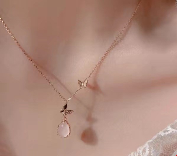 گردنبند نقره عیار s925 مدل اشک و پروانه ( آبکاری طلا) رنگ طلایی