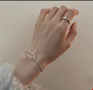 دستبند نقره عیار ۹۲۵ مدل نیم النگو گره دار طرح ۲۰۲۶ کد۱۰۱