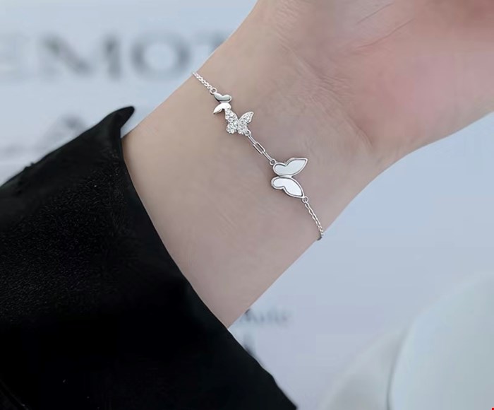 دستبند نقره عیار ۹۲۵ طرح پروانه مدل ۲۰۲۶ کد۱۰۸